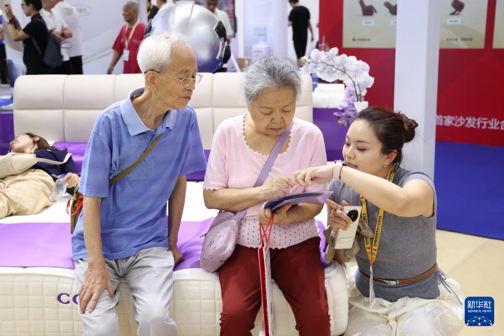 智慧養(yǎng)老激活銀發(fā)經(jīng)濟(jì)新動(dòng)能，集中養(yǎng)老服務(wù)模式迎來蝶變